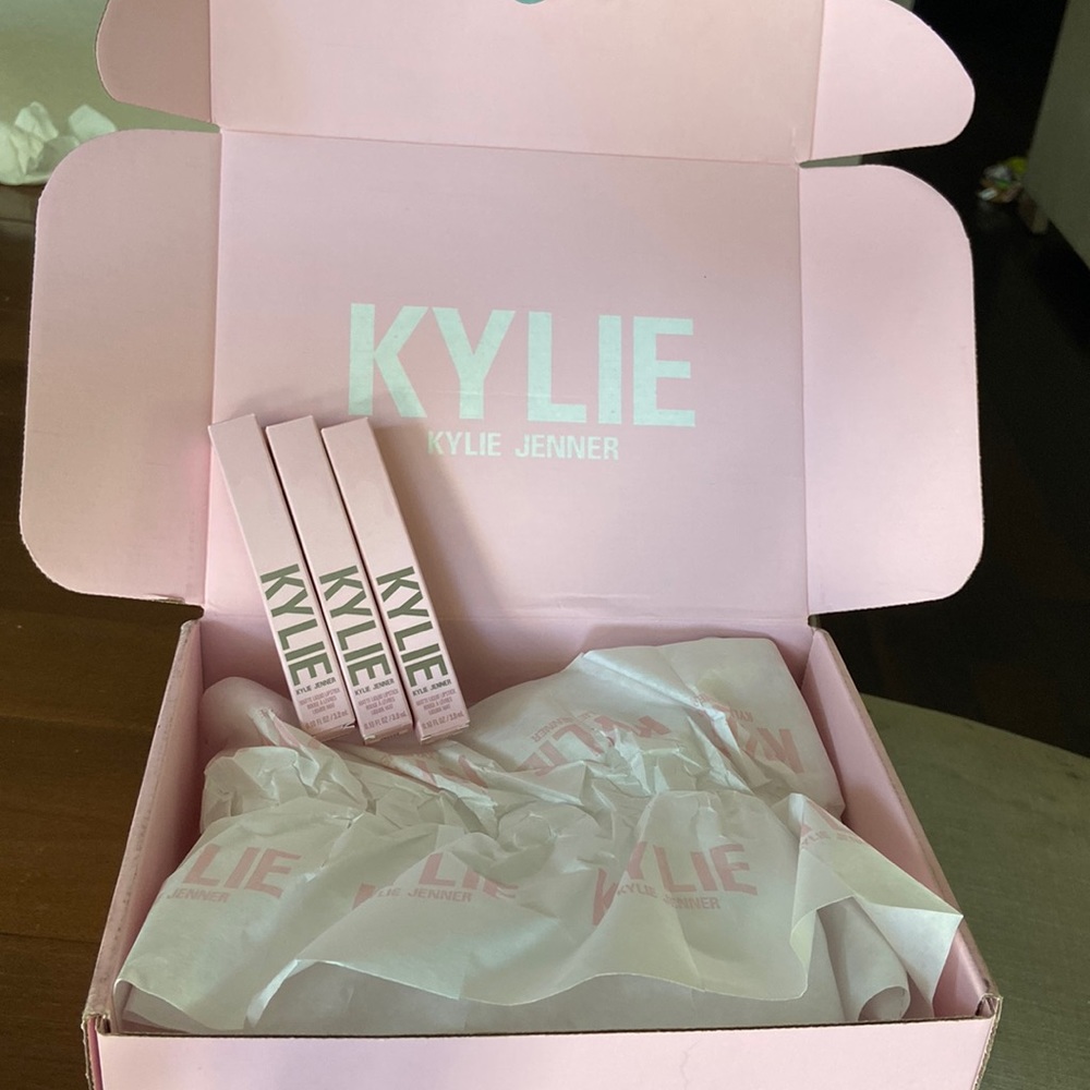 Kylie liquid matte “Nudes” trio.